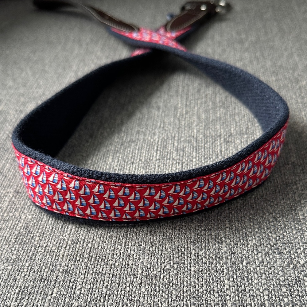 Vineyard Vines 30 inch belt with sailboat theme